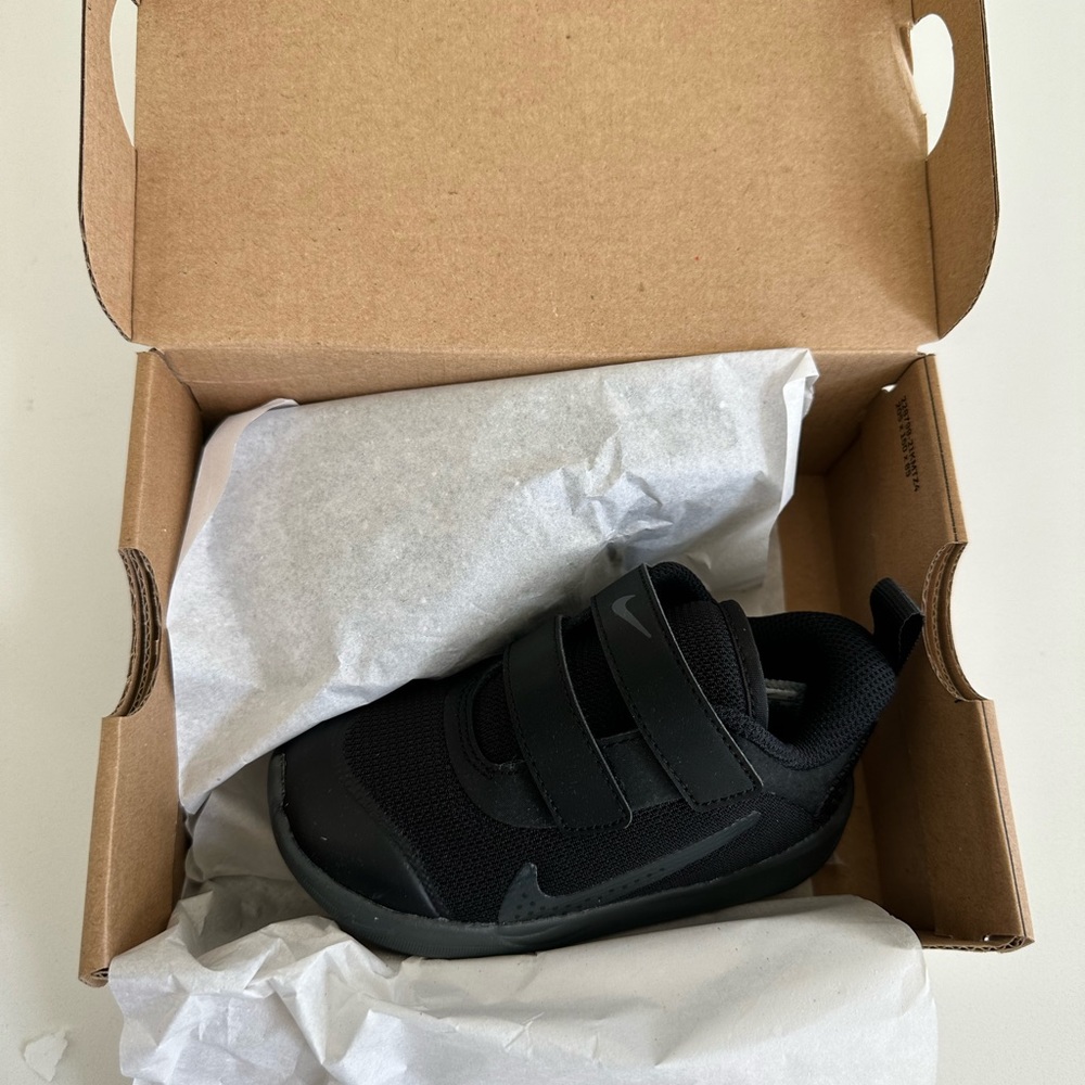 Nike toddler size 7 brand new ( final sale no return )